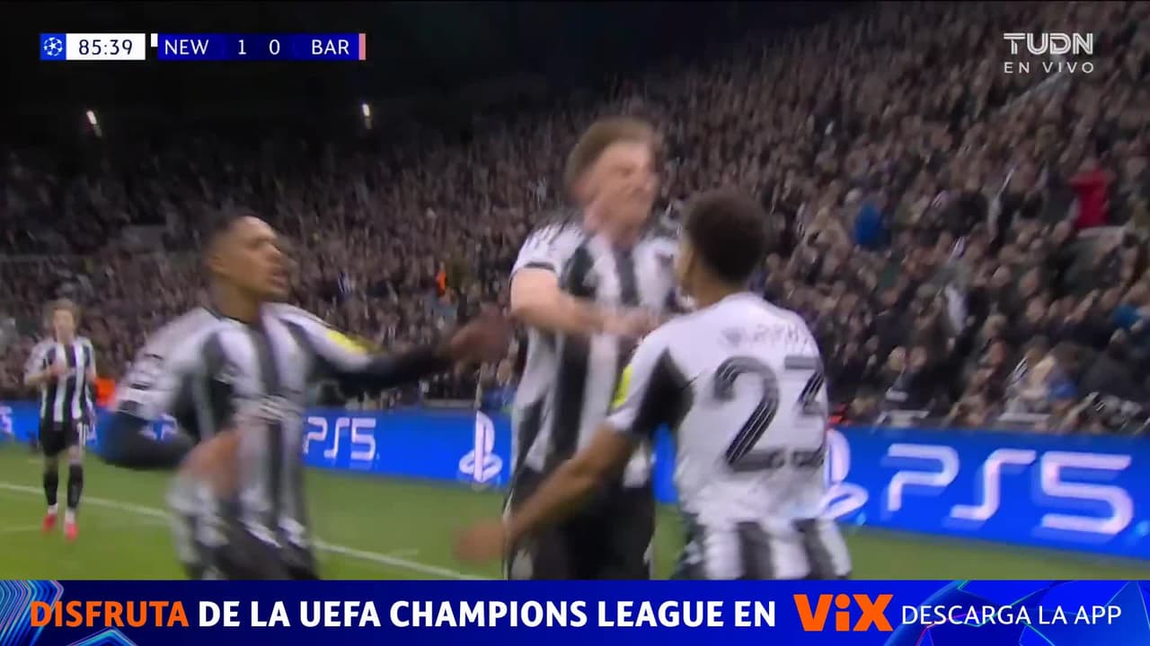 ¡Golazo del Newcastle! Barnes estaba solo en el área y pone el 1-0 en el marcador