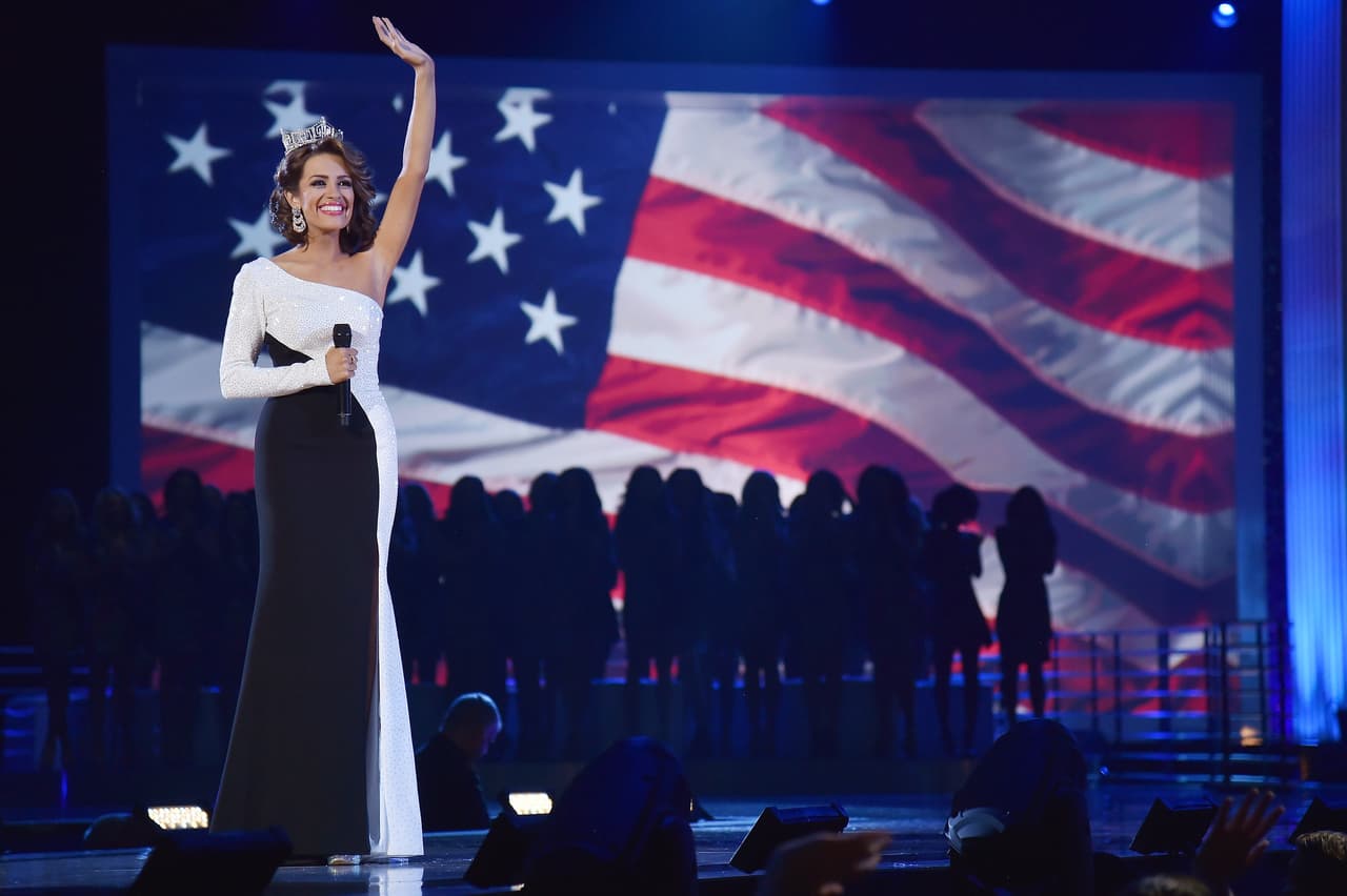 De 'la paz mundial' a la inmigración: así han cambiado las preguntas de los concursos de belleza 
