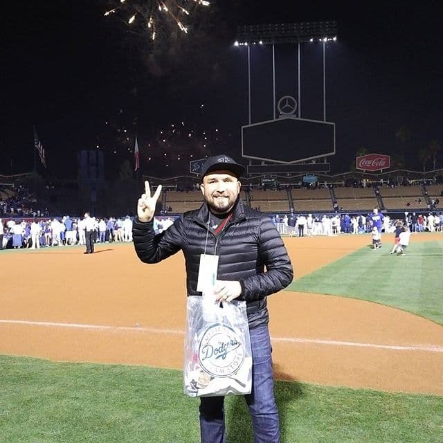 Por supuesto, como buen fanático Poncho estuvo presente durante el triunfo de los Dodgers.