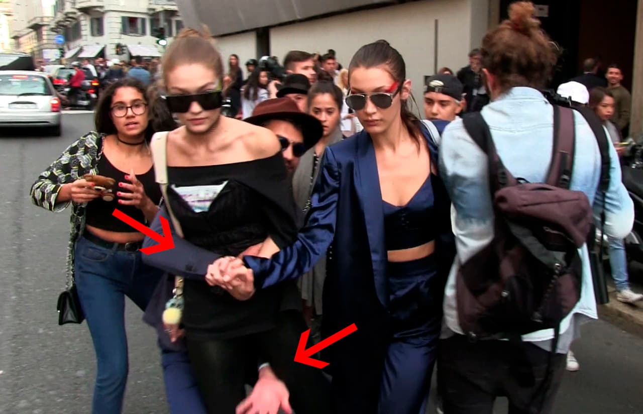 Le metió una mano entre las piernas para cargarla por una pierna. ¡Qué tipo!