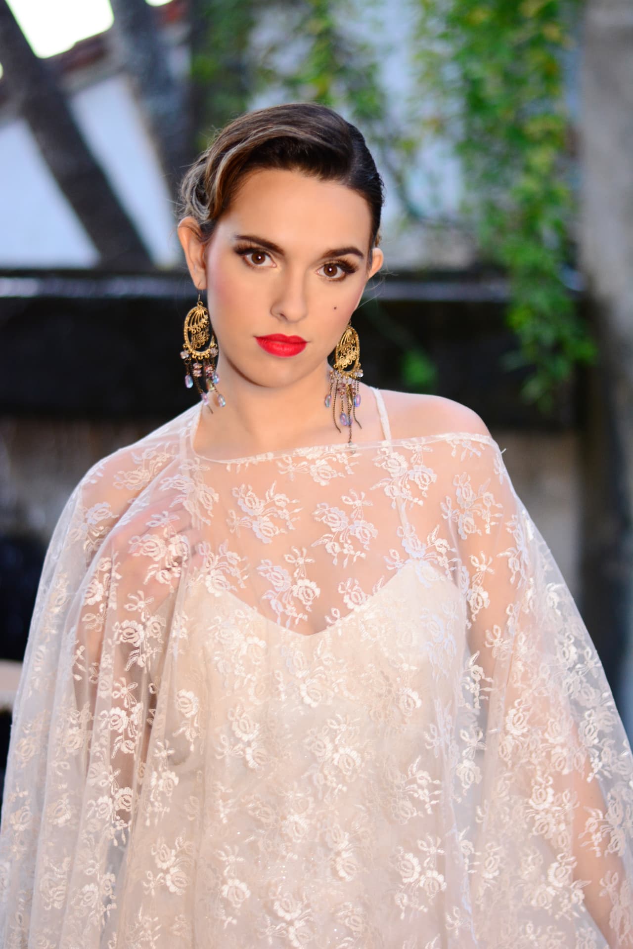 El maquillaje corrió a cargo de Priscilla Gallardo y Alondra Luna, quienes contaron con la asistencia de La Escuela de Maquillaje.