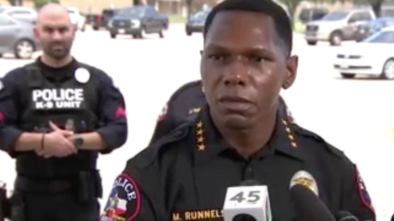 <b>"Tomamos estas situaciones muy en serio</b> e investigamos hasta que estamos seguros de que el reporte no es real, si algo así pasa, vamos a activar todos los recursos posibles para asegurarnos que ningún estudiante o personal del plantel están en riesgo", indicó Marlon Runnels, jefe de policía de Klein ISD.