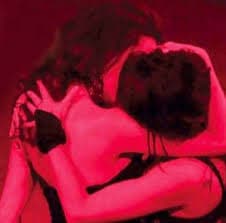 <b>Edith Márquez </b>así besó a una bailarina durante una presentación en un palenque.