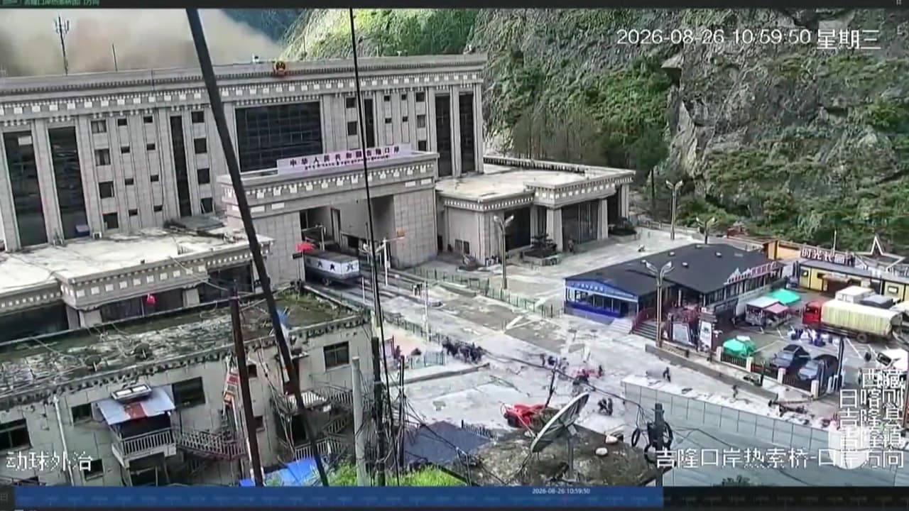 Así se vivieron las inundaciones y avalanchas en Nepal, imágenes del momento: hay cientos de desaparecidos