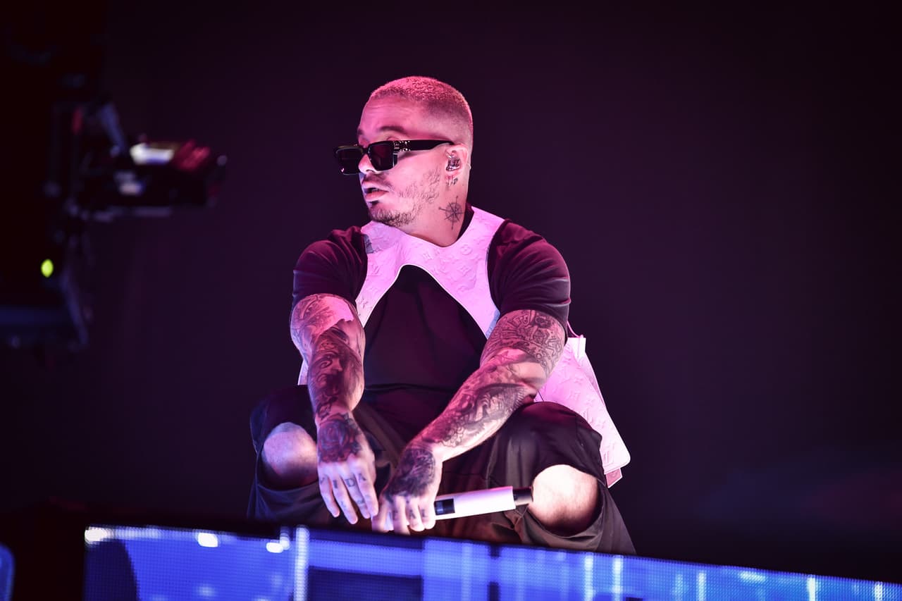 J Balvin:
<br>- Artista Premio Lo Nuestro del año.
<br>- Artista social del año.
<br>- Video del año: 'Mi cama REMIX', con Karol G y Nicky Jam.