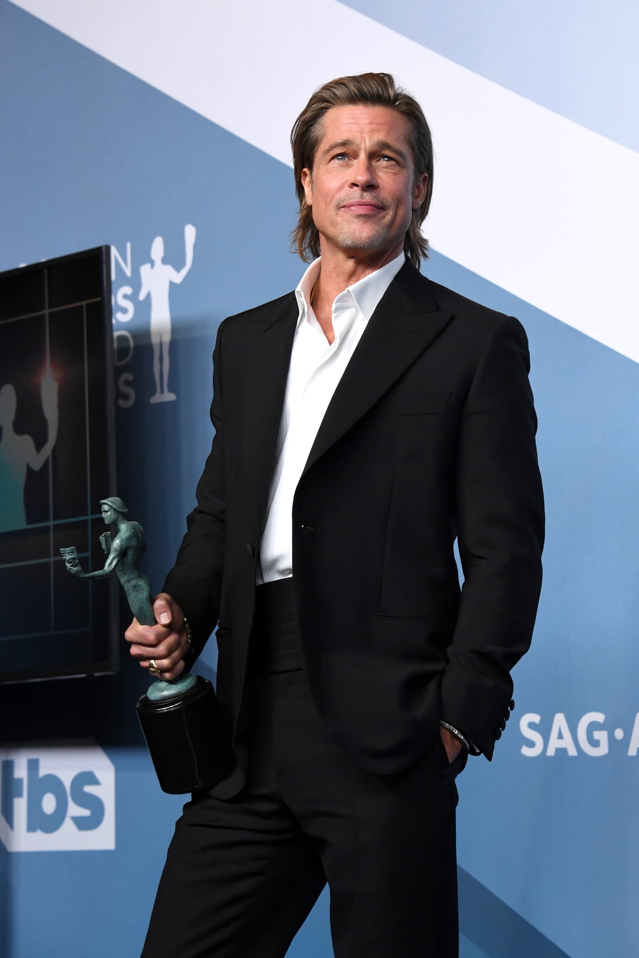 Aunque las imágenes han generado en redes sociales cientos de comentarios sobre una posibilidad de que Aniston y Pitt regresen como pareja, la fotógrafa aseguró que en realidad se trató de un instante lleno de respeto.
<br>