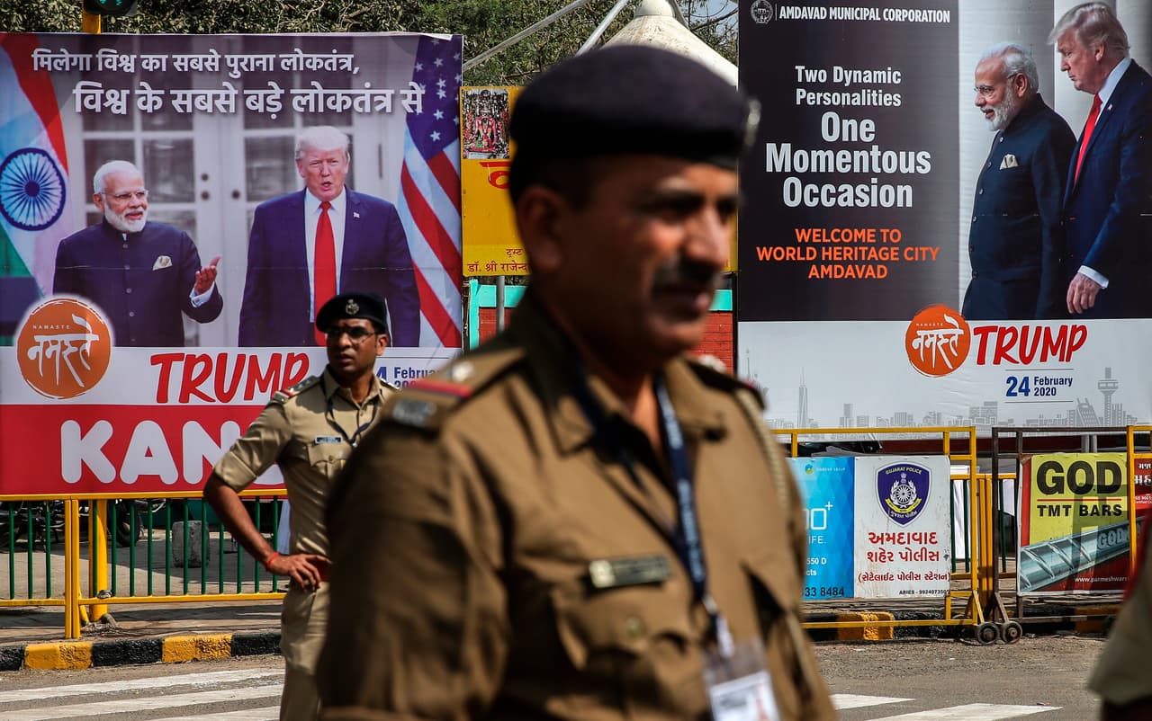 Decenas de agentes de seguridad han sido desplegados en los alrededores del estado de criquet, donde se celebrará uno de los más importantes actos de Trump durante su visita a la India.