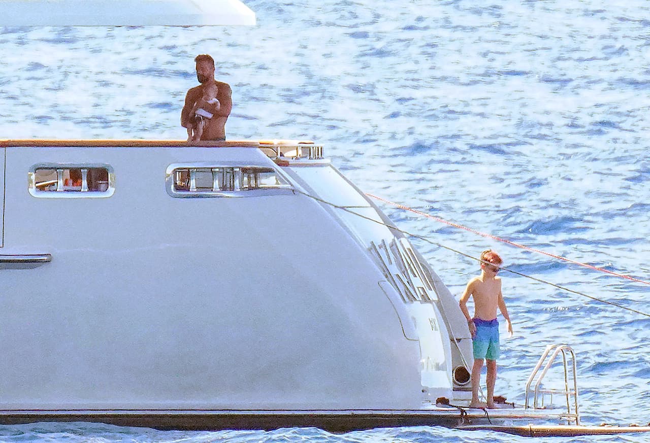 "
<b><a href="https://www.univision.com/famosos/ricky-martin-confiesa-el-gran-reto-que-enfrenta-con-la-llegada-de-su-ultimo-hijo-fotos" target="_blank">Renn es un despertar</a></b>, es darme cuenta de que no es lo mismo ser papá a los 35 que a los 47; que es importante poder hacer dos cosas a la vez", dijo a la prensa. 
<br>