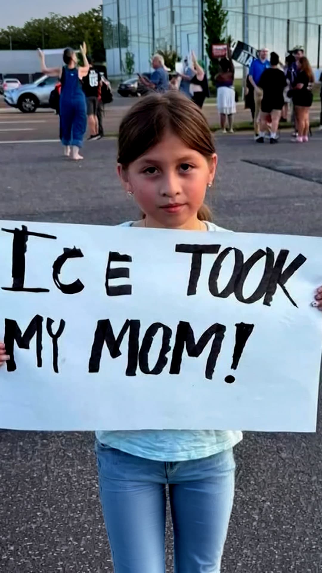 ICE se llevó a su mamá en su cumpleaños; pide que la liberen