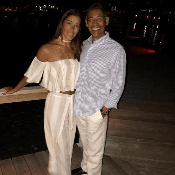 Johnny está orgulloso de cada paso que ha dado al lado de su mujer.