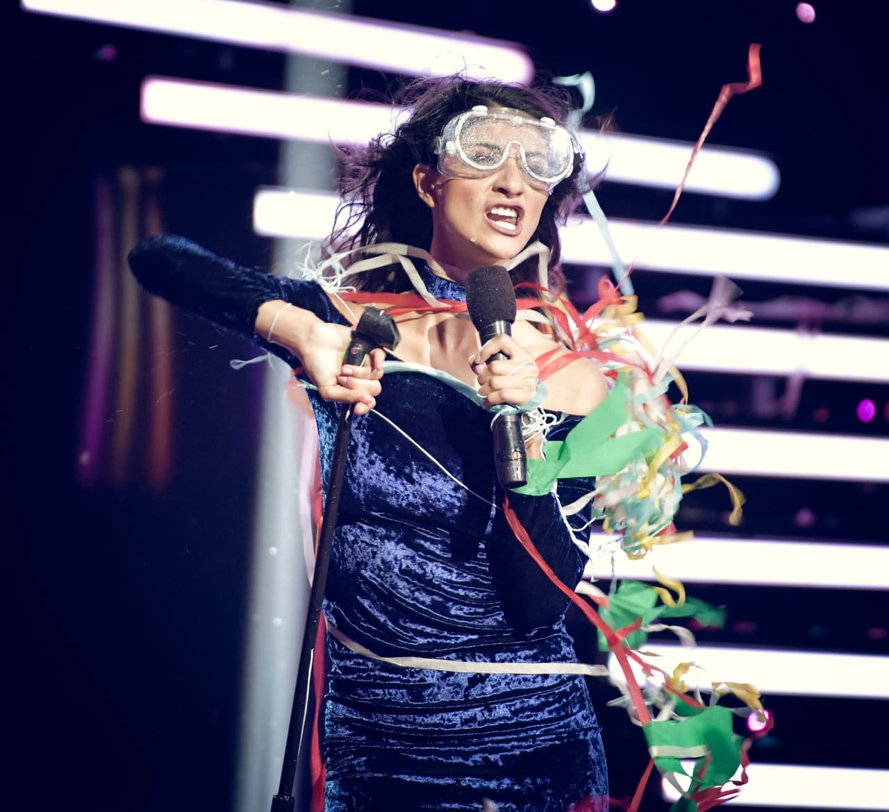 A Elvira Reyes le tocó interpretar un éxito de Gloria Trevi. Y parece que lo hizo suyo.