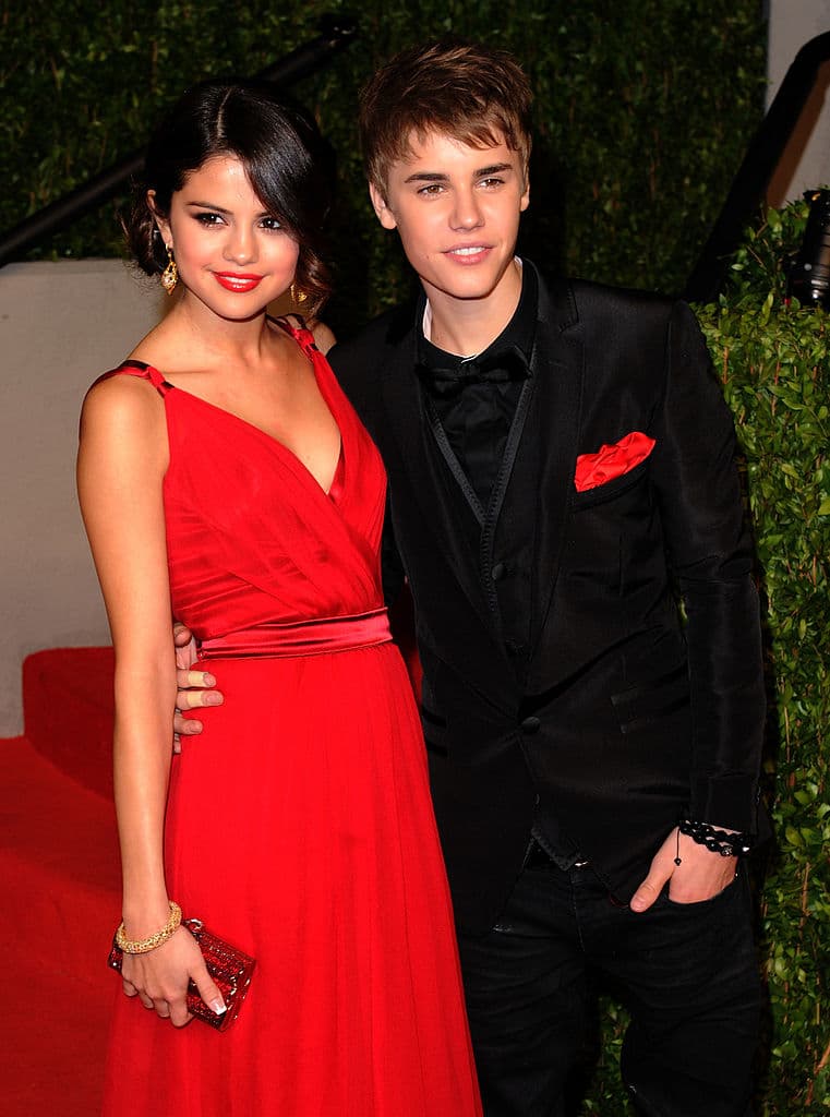 Aunque 
<b>Bieber</b> no nombra a 
<b>Selena Gomez</b> en ningún momento de su escrito, también es muy probable que le esté pidiendo disculpas por su comportamiento y traiciones.
