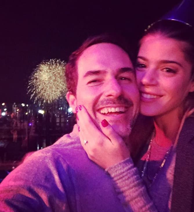 Carlitos sorprendió a su novia con el mejor regalo de navidad, le ofreció matrimonio en la romántica ciudad de Venecia. ¿Cuándo será la boda?