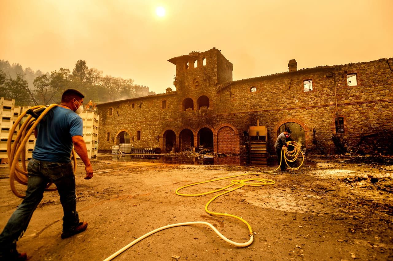 Uno de los viñedos con más fama en todo el Valle de Napa sufrió cuantiosos daños en sus instalaciones. También conocido como "El Castillo", el viñedo Castello di Amorosa perdió varios edificios y bodegas a causa del incendio Glass.