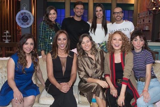 Durante la emisión, las presentadoras hablaron de los métodos que han utilizado para corregir alguna mala conducta de sus hijos, como robar, a lo que Consuelo comentó: "Yo le eché la policía a mi hijo (Michel Duval)".