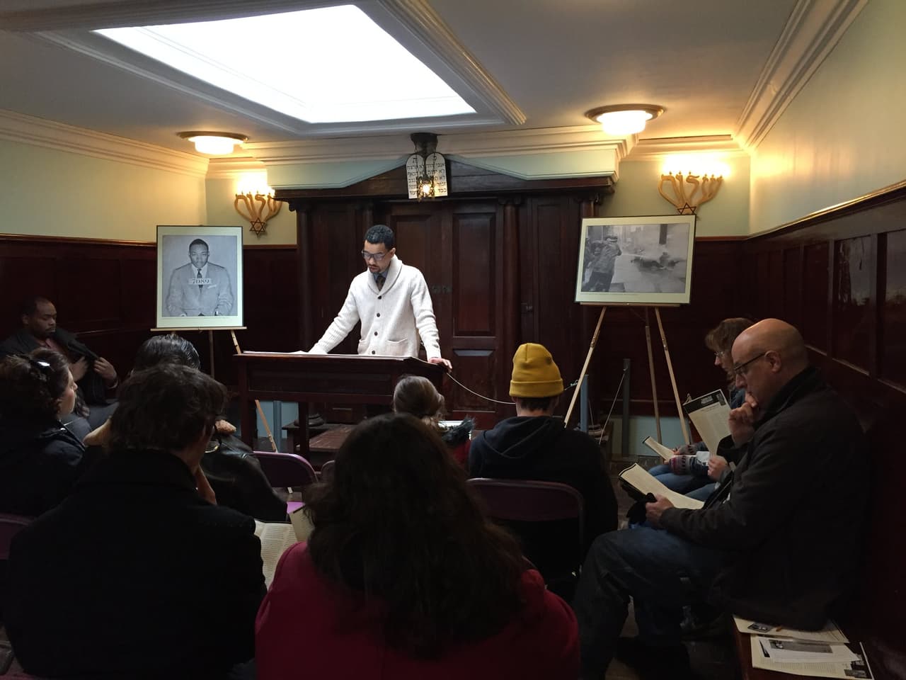 <b><a href="https://www.easternstate.org/visit/events/dr-martin-luther-king-day" target="_blank">Dr. Martin Luther King Day at Eastern State Penitentiary (17 de enero)</a></b>. La Penitenciaría del organiza un evento híbrido en persona y en línea que conmemora la "Carta desde la cárcel de Birmingham" de 1963 del Dr. King. Estudiantes, educadores, legisladores, artistas y activistas dividen la carta en cuatro actos y ofrecen intermedios entre cada sección para brindar espacio para la reflexión y la conexión a lo largo del camino. Los asistentes en persona también pueden disfrutar de actividades prácticas y un proyecto de servicio voluntario. La lectura se transmite en vivo a través del Facebook de Eastern State y en Zoom.