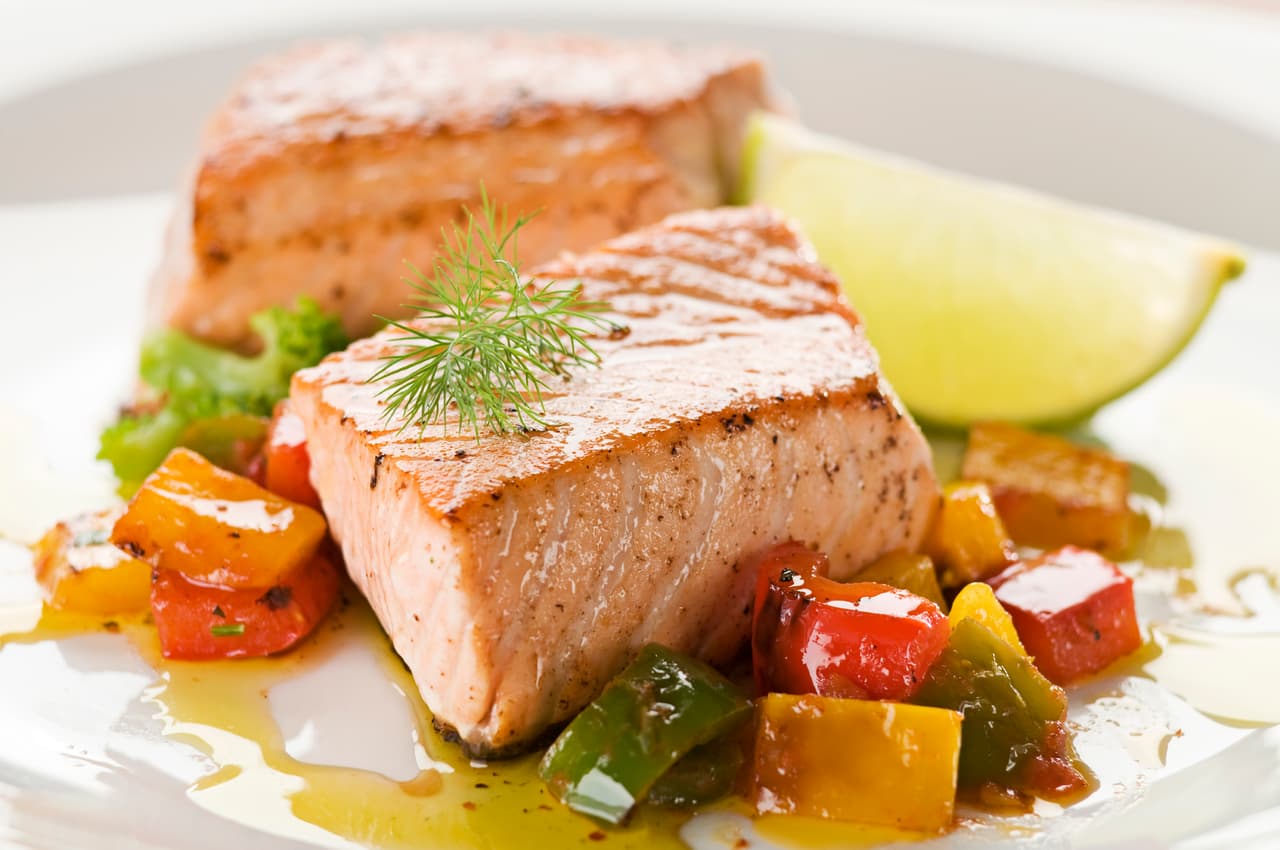 Al enfriar puedes servir con una salsa de chipotle, verduras, o alguna combinación agridulce agradable para tu paladar.