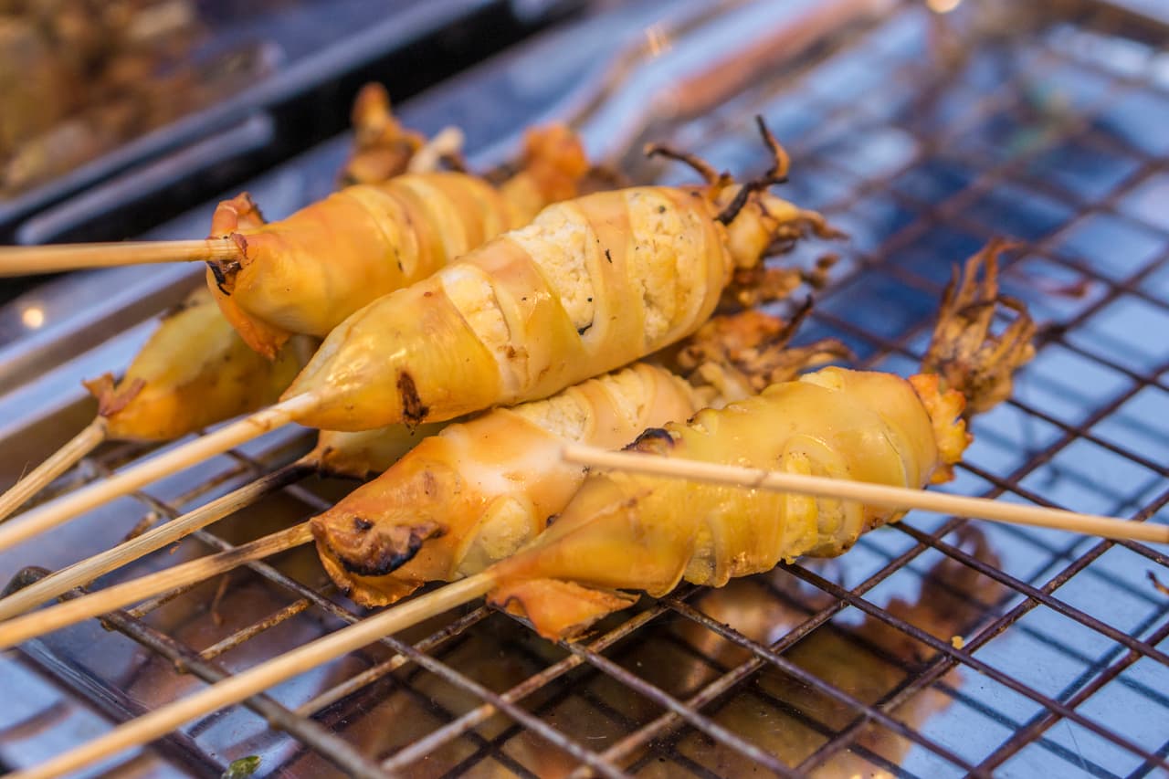 Sí decides hacerlos a la plancha, haz que quede dorado por ambas partes y puedes verter un poco de ajo en polvo o incluso algunas especias. Frito también es una opción, pero procura hacerlo con aceite de oliva virgen y que el dorado sea muy ligero.