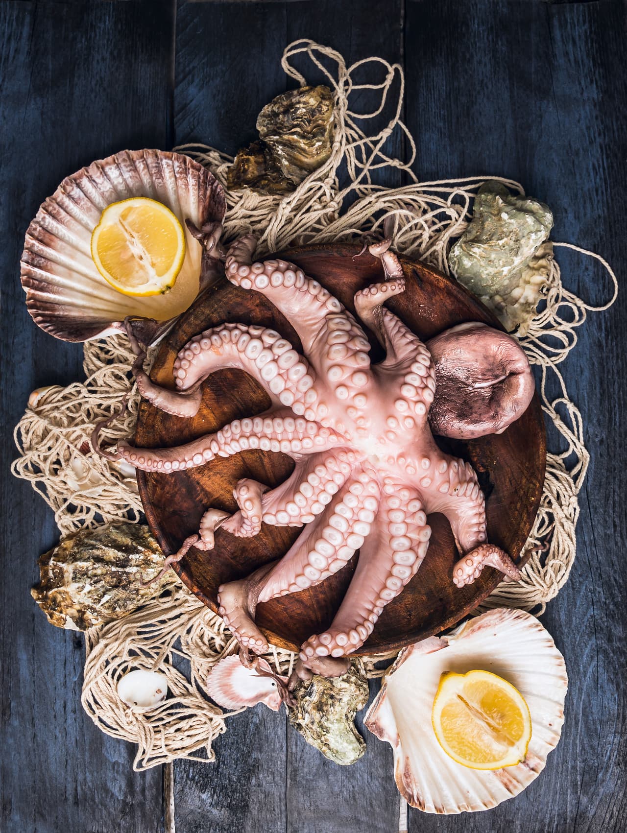 Pulpo. Este probablemente es uno de los más difíciles ya que su cocción es muy delicada. Lo más recomendable para ablandarlo es no cocerlo cuando el pulpo está fresco, sino llevar a congelación durante un par de días.