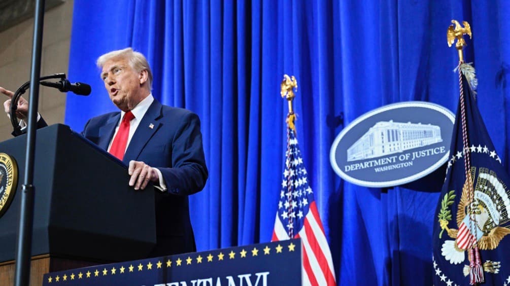 El furioso discurso de Trump ante el Departamento de Justicia en el que pidió represalias contra sus enemigos políticos