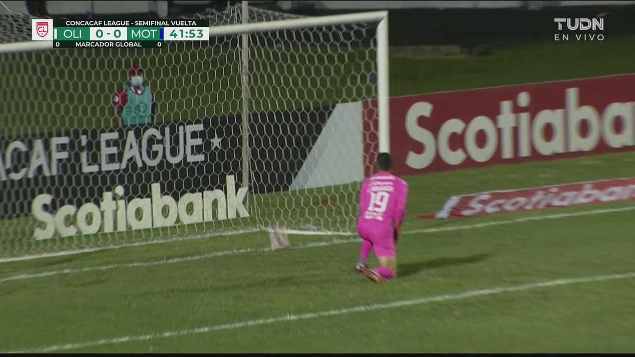 ¡Asusta 'El Duende'! Zapatazo al palo de Chirinos y se salva Motagua