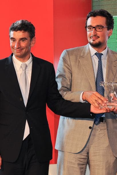 Actualmente es un gigante del sector, con una facturación de 6,200 millones de euros (unos $9,200 millones) y 14 fábricas en el mundo con más de 21,600 empleados.