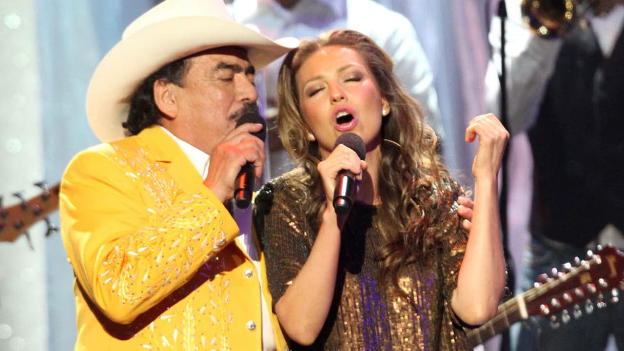 Thalia grabó junto a Joan Sebastian la canción "Con la duda". Este es el tercer sencillo de Thalía sacado de su primer álbum en vivo 
<i>Primera Fila</i>.