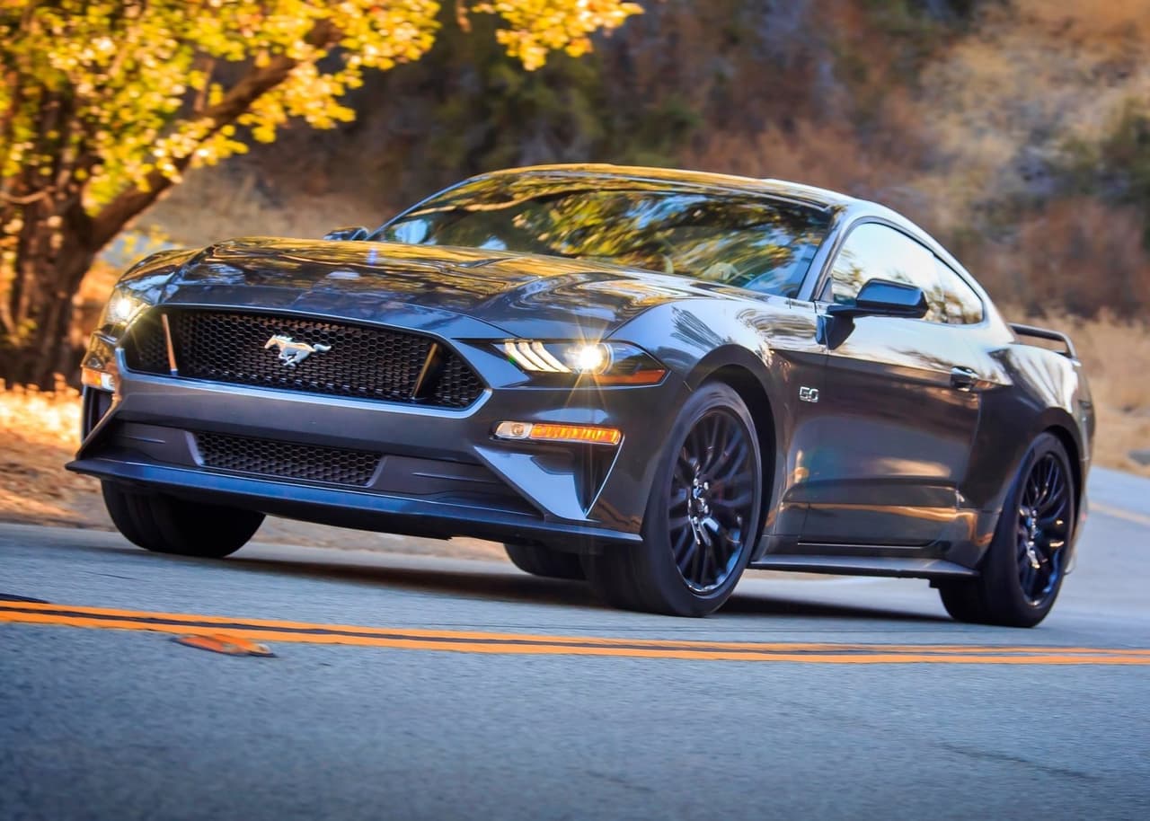 <h3 class="cms-H3-H3"><b>1er. lugar en el segmento de los carros deportivos</b></h3>
<br>
<br>
<u>Ford Mustang Coupé</u>
<br>
<br>Puntaje general de iSeeCars: 8.4
<ul>
 <li>Puntaje de confiabilidad: 8.5</li>
 <li>Puntaje de valor retenido: 8.2</li>
 <li>Puntaje de seguridad: 10</li>
</ul>
<br>Precio promedio para una unidad con 3 años de uso: $44,636
<br>