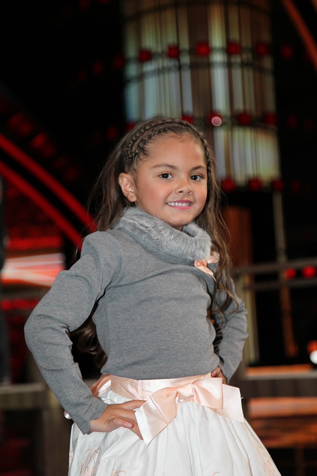 <a href="https://www.univision.com/shows/pequenos-gigantes/flechada-la-nieta-de-veronica-castro-aprovecha-su-visita-a-pequenos-gigantes-para-conocer-a-este-participante-video" target="_blank">La nieta de Verónica Castro escuchó atenta la serenata que le dedicó el niño</a>. El niño eligió interpretar para ella la canción 'Es mejor así'.