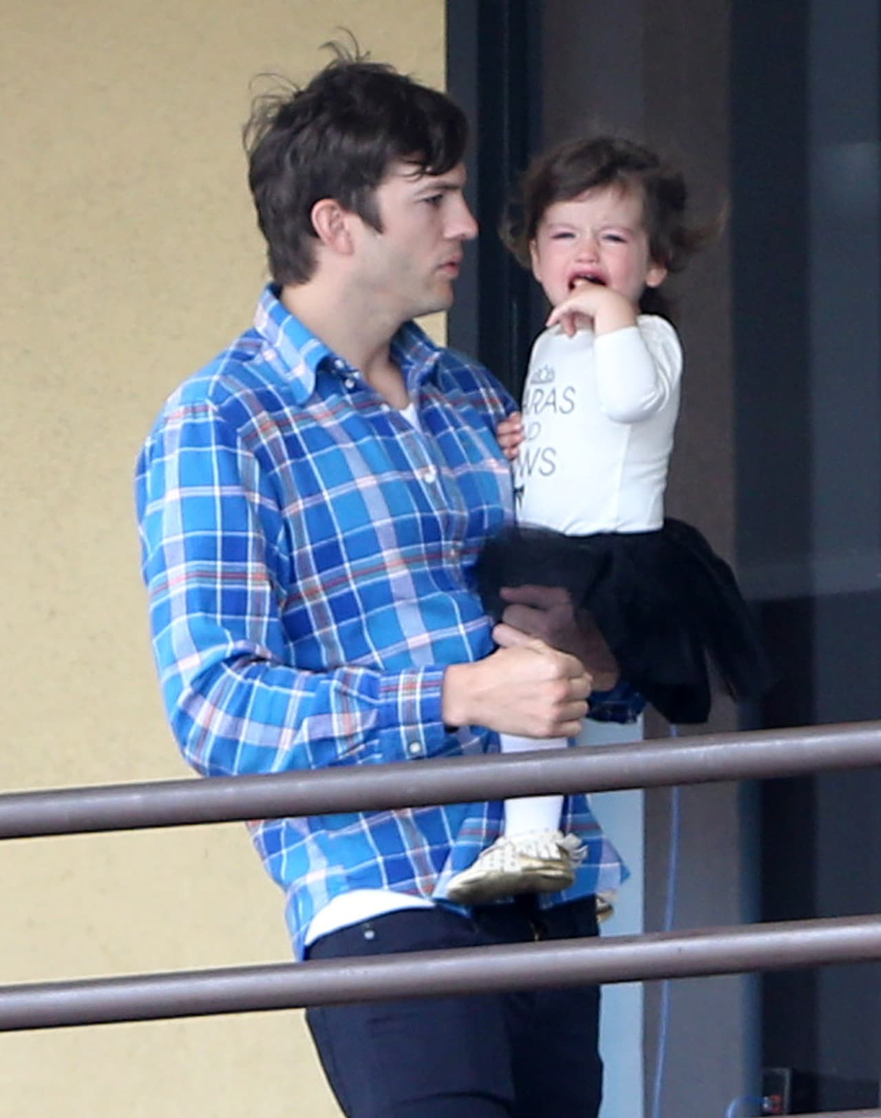 Pero al parecer la bebé no estaba muy feliz.