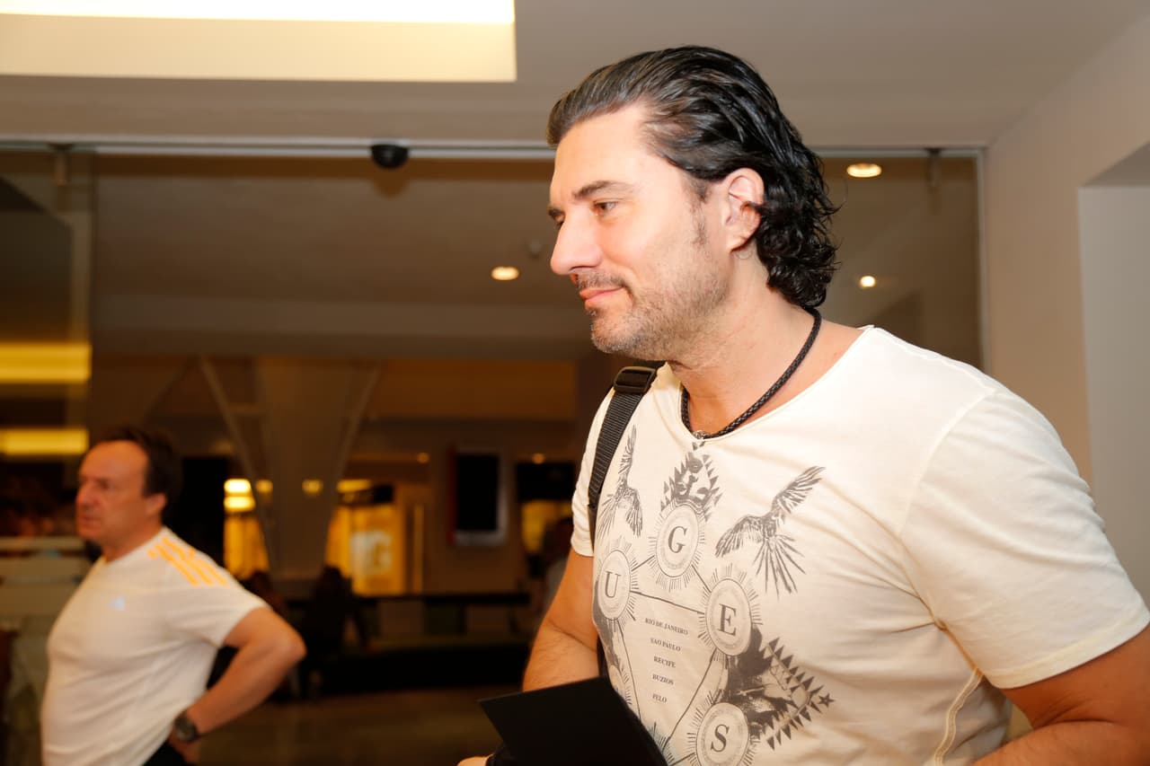 El actor no se peleó con el clóset y la verdad no le fue nada más, pues luce casual y fresco.