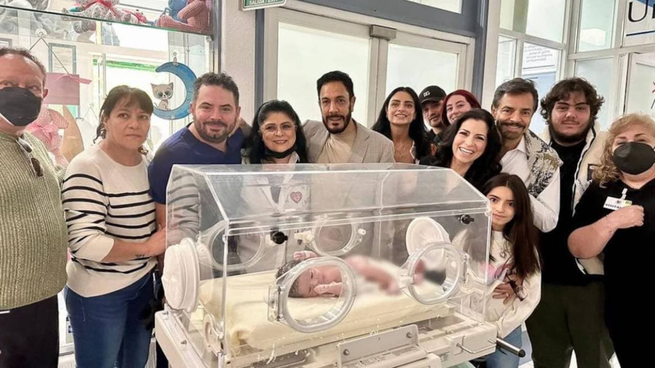El reencuentro de Victoria Ruffo y Eugenio Derbez en el hospital para conocer a su nieta Tessa.