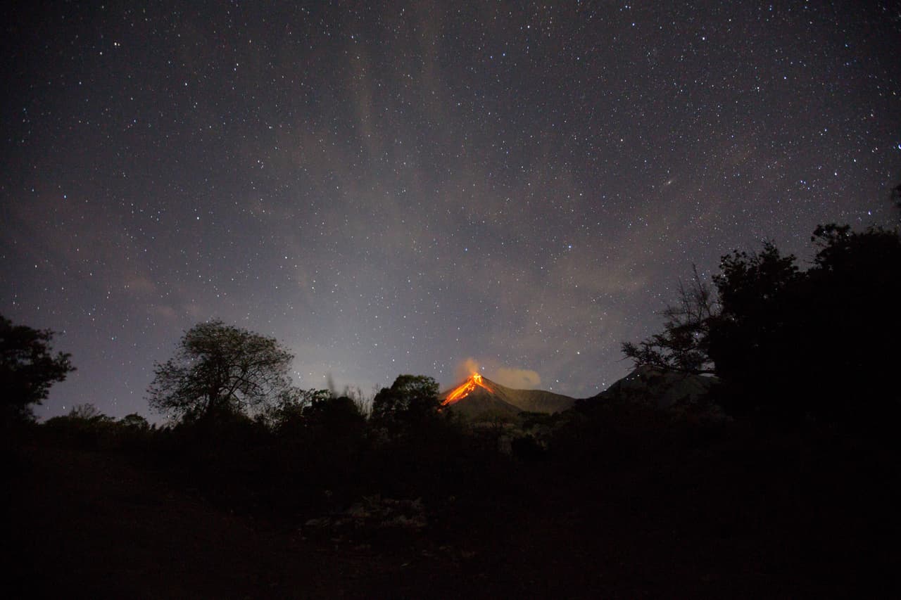 El Instituto Nacional de Sismología, Vulcanología, Meteorología e Hidrología de Guatemala informó que la expulsión de ceniza y lava disminuirá en las próximas horas.
