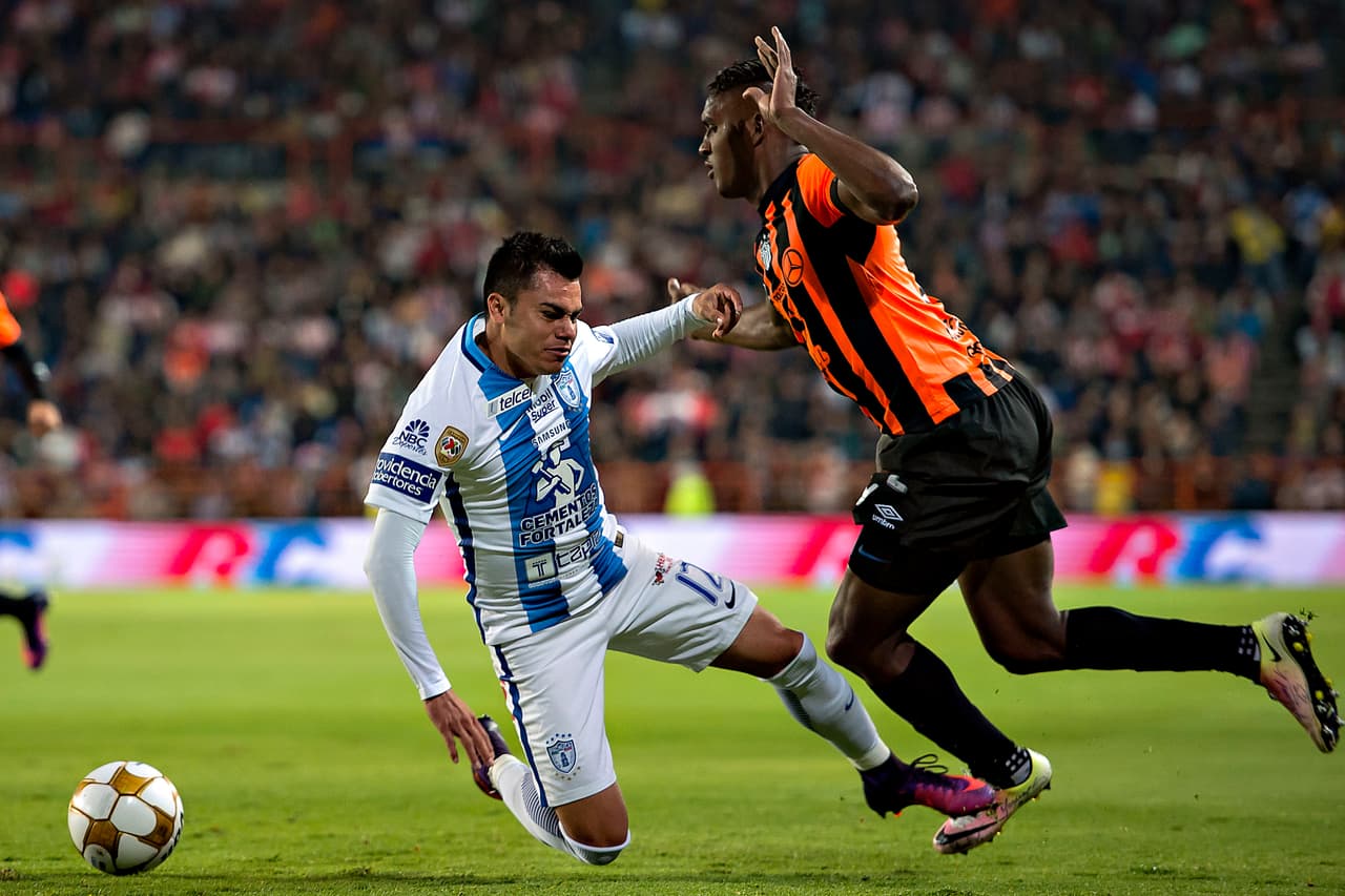 Analicemos bien 
<a href="http://www.univision.com/deportes/futbol/liga-mx/goooolll-maximiliano-gabriel-barreiro-mete-el-balon-y-marca-para-necaxa-video" target="_blank">el gol de la victoria necaxista sobre el Pachuca</a>: "El Manny" García marcó muy mal a Barreiro. Casi que le dice "pásale, con confianza".