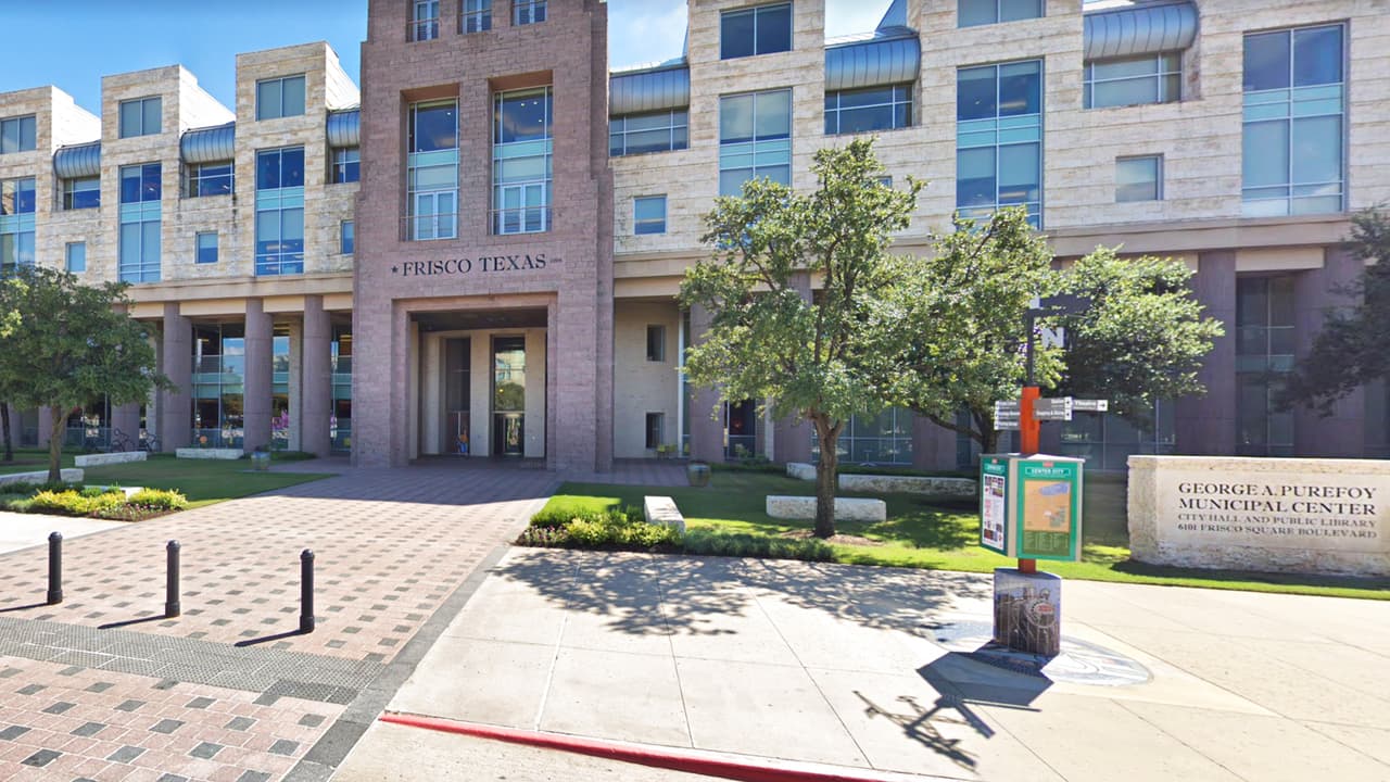 Frisco, al norte de Dallas, ocupa un lugar en el podio de las ciudades con mayor crecimiento estando en puesto 3. Hasta el 2018 vivían unos 155,363 de personas.