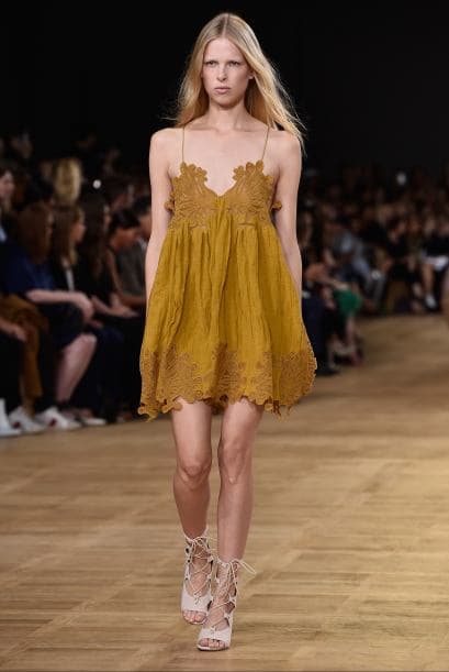 Estos vestidos suplen el estampado con bordados puros.