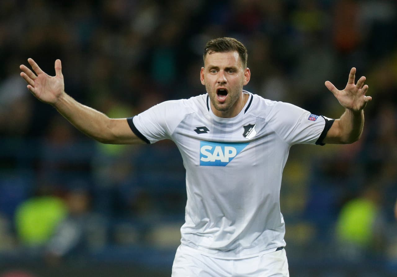 El húngaro Adam Szalai tuvo una de las más claras en el primer tiempo con una volea que no tuvo la dirección correcta. Fue al portero que con sus manos rechazó la pelota para mantener el empate.