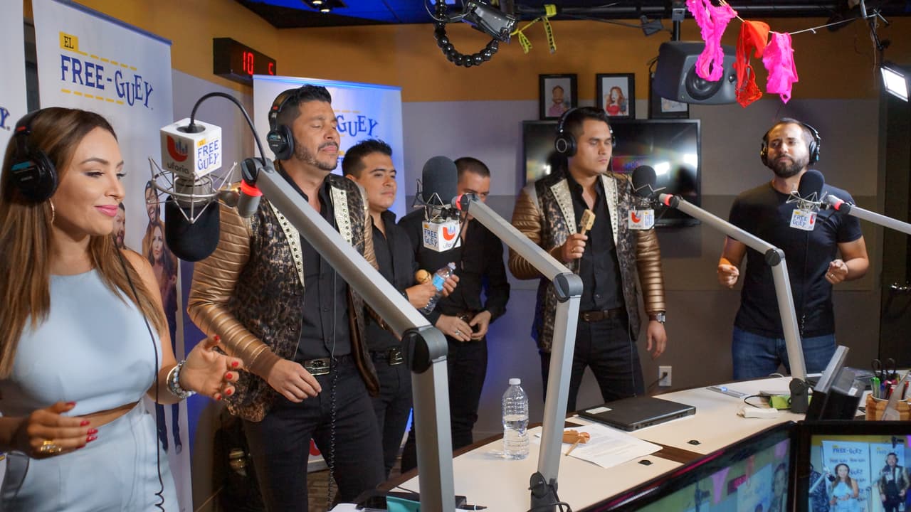 Banda Los Recoditos nos presentó en primicia su nuevo disco 'Los Gustos Que Me Doy' y armaron tremendo relajo con La Bronca, El Tambochi y El Compa Ivan.