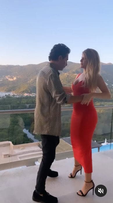 "Es una mujer divertida y como buena colombiana
<b>todo es baile, alegría</b>", destacó sobre su pareja.
<br>