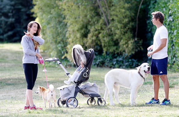 El cantante compartió con sus seguidores en redes sociales el tierno momento del 
<a href="https://www.univision.com/entretenimiento/muestra-carlos-baute-su-mejor-regalo-de-reyes-la-tierna-foto-con-su-recien-nacida" target="_blank">nacimiento de su hija</a> Liane, el 12 de diciembre de 2018.