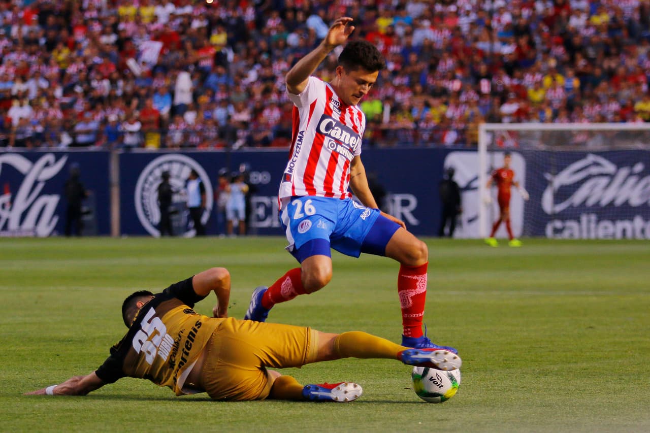 Los dos equipos cuidaron mucho el cero en su portería, la acción principalmente fue lejos de las áreas.