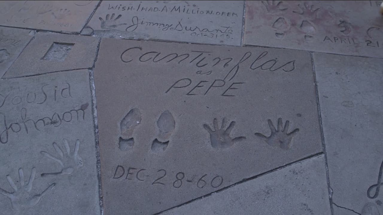 Estas son las huellas de Mario Moreno 'Cantinflas', las plasmó gracias a la película 'La vuelta al mundo en 80 días'.