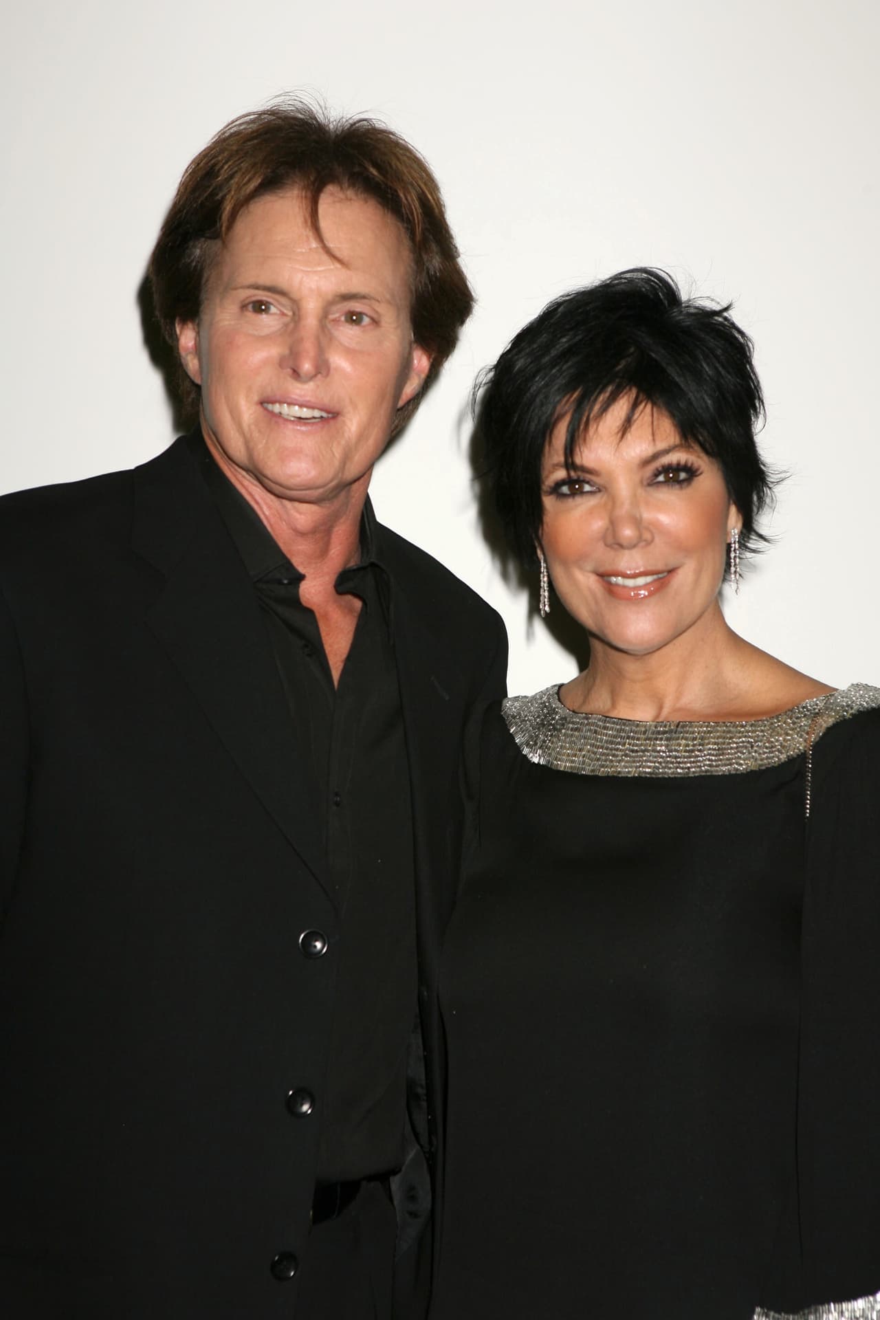 Cuando el reality comenzó, Kris Jenner tenía 52 años, y estaba casada con Bruce Jenner (58 años). La pareja se casó en 1991, por lo que para ese momento tenían 16 años juntos.