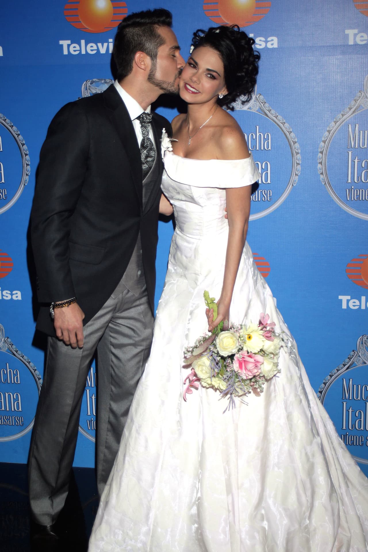 A 
<b><a href="http://www.univision.com/temas/jose-ron">José Ron</a></b> también se le vinculó sentimentalmente con 
<b><a href="http://www.univision.com/temas/livia-brito">Livia Brito</a></b>, pero después de semanas de especulaciones, los actores lo negaron todo.