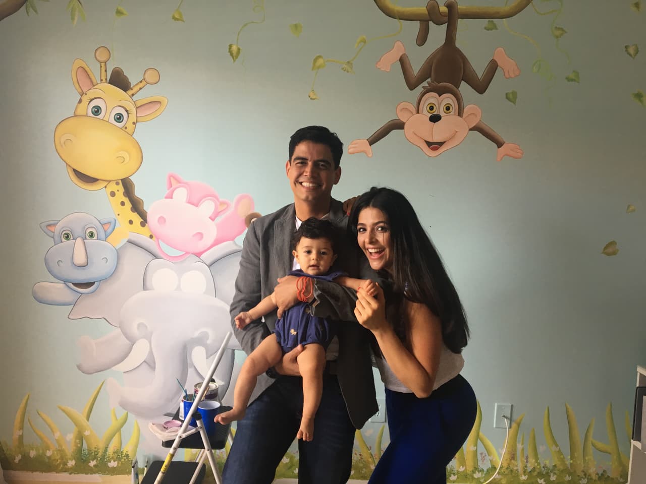 La habitación de Baby Joshua es un sitio muy cómodo para compartir con papá y mamá.