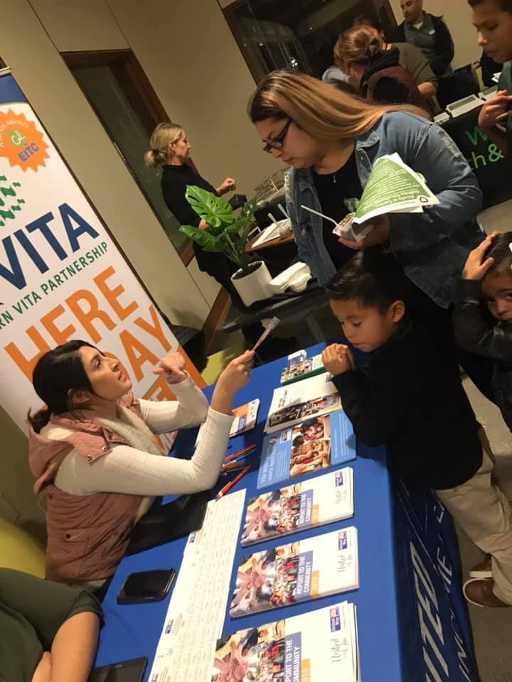 En la página web hay una lista de los requisitos que necesitan para hacer la cita, o durante el evento, (en el lugar mencionado) podrán preguntar cualquier duda que tengan al respecto.