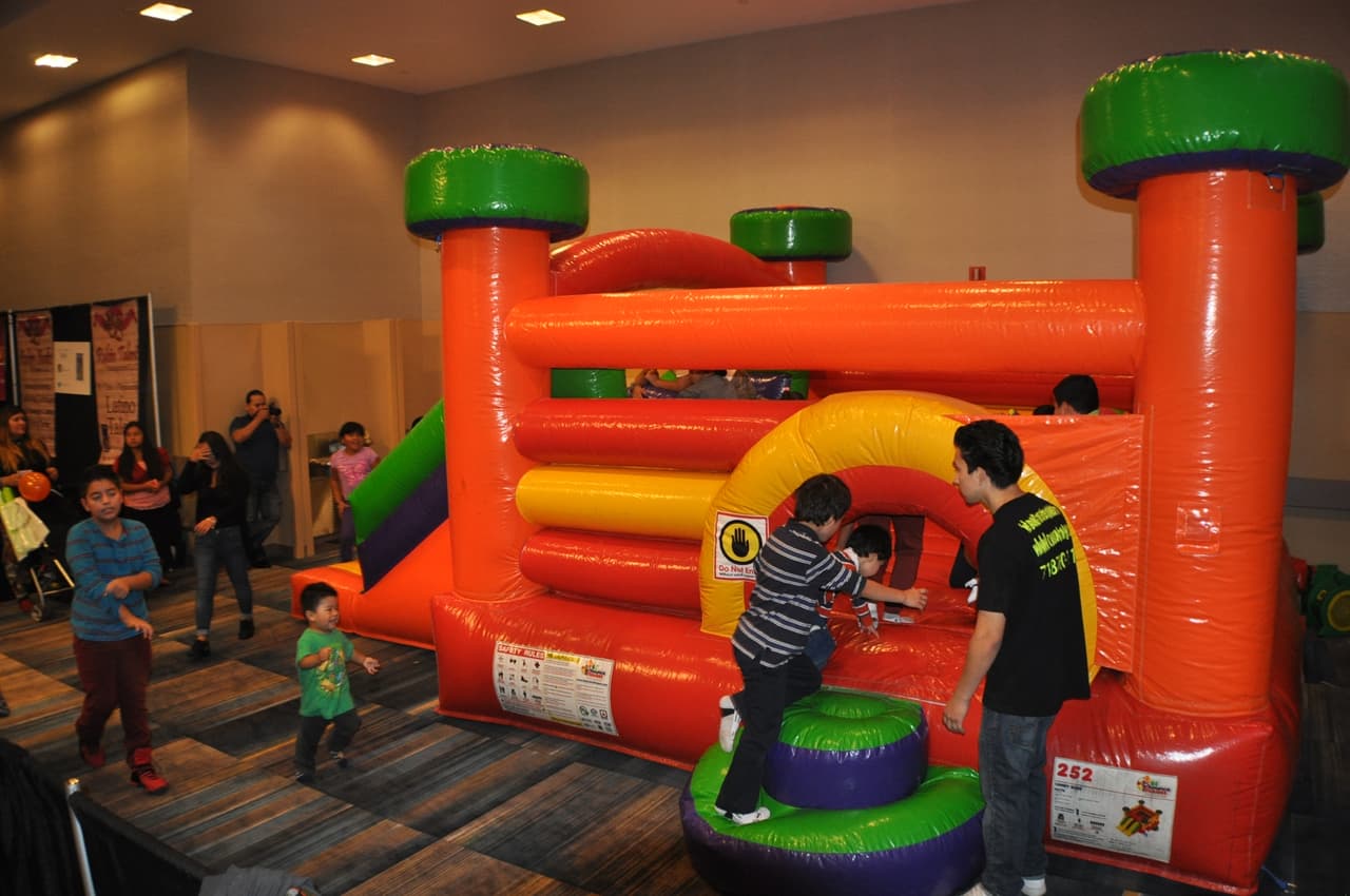Sonrisas, premios y muchos regalos fueron compartidos entre el talento y las familias que año tras año hacen de este gran evento uno de los más esperados.