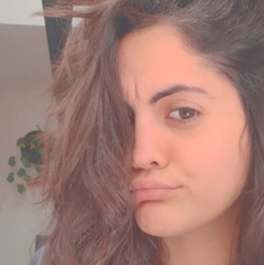 Año y medio después de haberse ido, regresó a su tierra y fue cuando supo de su existencia. Karina, la madre de la niña, lo llamó diciéndole que necesitaba hablar con él "de un tema muy serio". Le dijo: "'
<b><a href="https://www.univision.com/famosos/juan-soler-relata-como-se-entero-de-que-tenia-una-hija-sin-reconocer-antes-de-casarse-con-maki-fotos" target="_blank">Eres papá. No quiero nada de ti</a></b>, pero mi papá me dijo que tú tienes que saber que tienes una hija'", recordó en la charla con Yordi Rosado de 2020. 
<br>