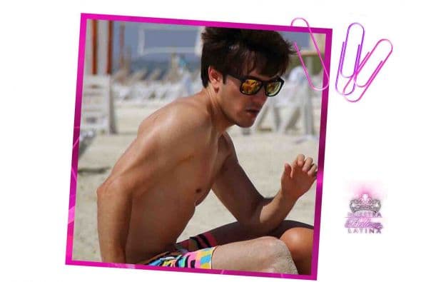 Roger comenzó a los 11 años de edad su carrera dentro de los medios. Durante una década Roger González fue estrella para Disney Channel. Roger es uno de los artistas juveniles más influyentes y queridos en toda América Latina. Actualmente es protagonista del musical “Hoy No Me Puedo Levantar”. Cuenta con más de 1 millón de seguidores en redes sociales. Roger llega a la novena temporada de Nuestra Belleza Latina para traerte todo lo que está pasando en redes sociales. ¡Conócelo!