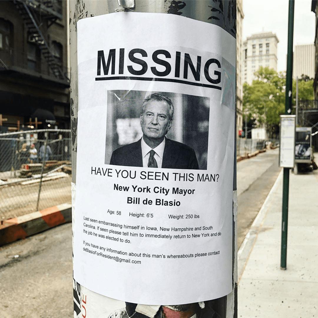 "Perdido. ¿Has visto a este hombre?", dice este cartel fotografiado en las calles de Nueva York por la usuaria de Instagram @swattness.